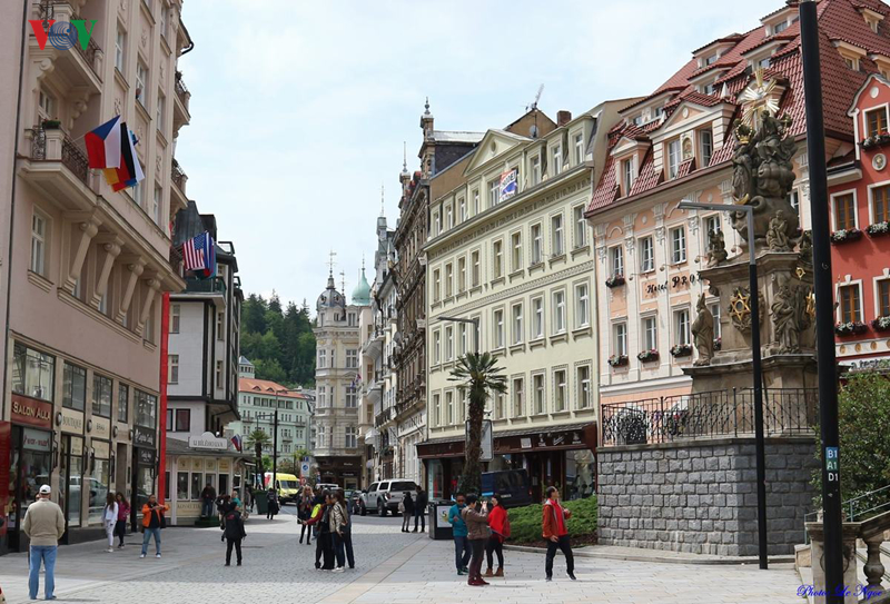 kham pha karlovy vary thanh pho nghi duong kieu diem giua long chau au