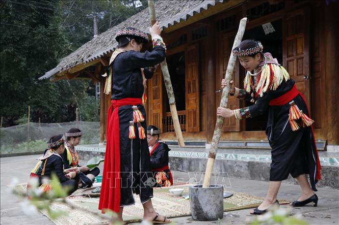 phong tuc don tet doc dao cua nguoi dao do o luc yen