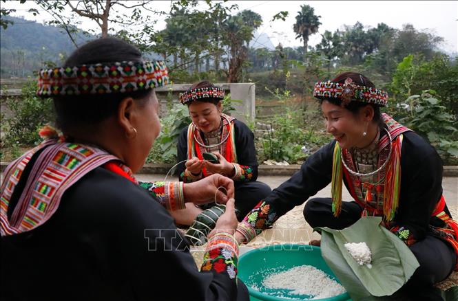 phong tuc don tet doc dao cua nguoi dao do o luc yen