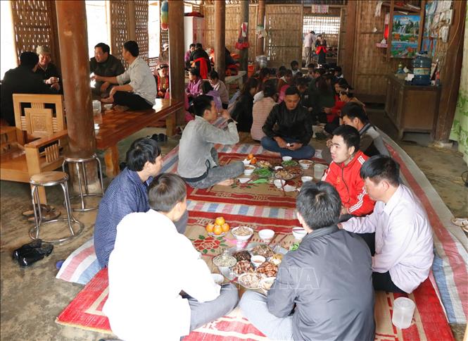 phong tuc don tet doc dao cua nguoi dao do o luc yen