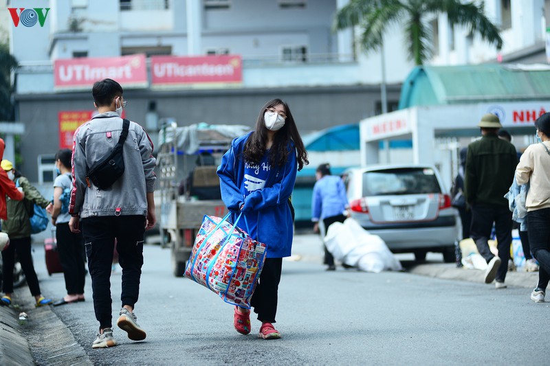 hang nghin sinh vien ha noi nhuong ky tuc xa lam khu cach ly