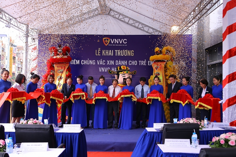 khai truong trung tam tiem chung vnvc ha long