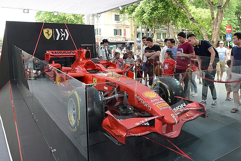 chiem nguong sieu xe f1 ferrari ngay tai ho guom