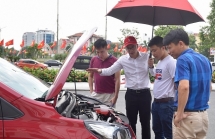 man nhan ngam dan xe sang vinfast lux dao pho thu ha noi