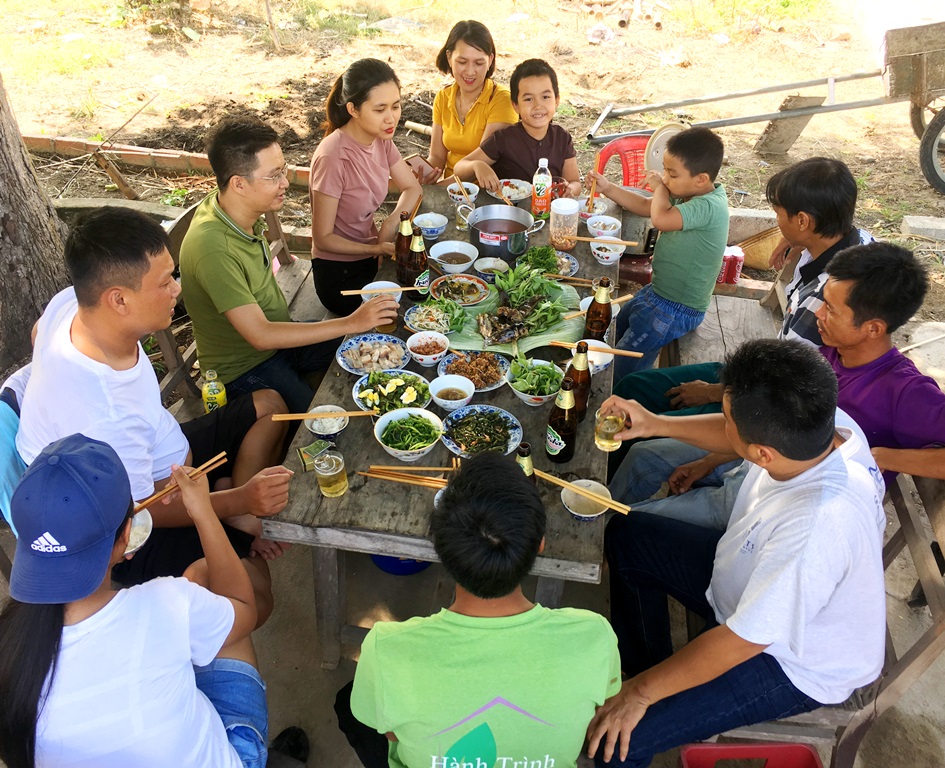 ve thuy thanh lam nong dan thuong thuc san vat dong que