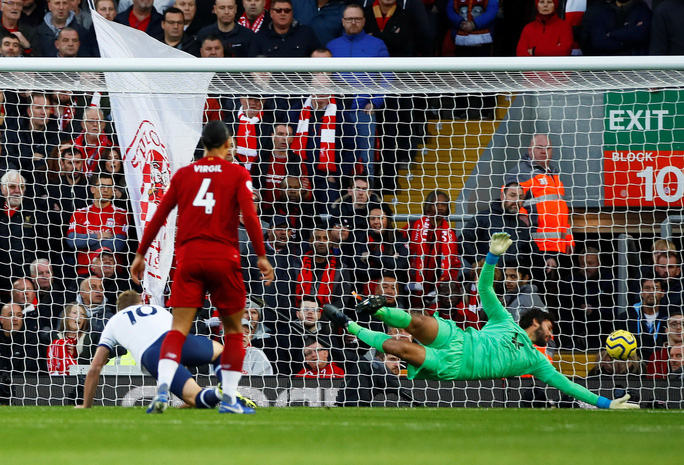 nguoc dong dai chien tottenham liverpool vung ngoi dau ngoai hang