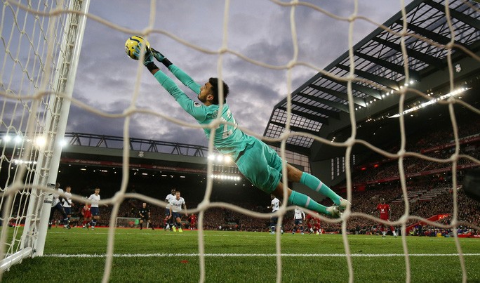 nguoc dong dai chien tottenham liverpool vung ngoi dau ngoai hang