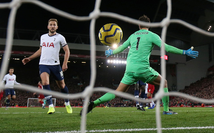 nguoc dong dai chien tottenham liverpool vung ngoi dau ngoai hang