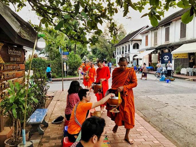 den luang prabang tim binh yen