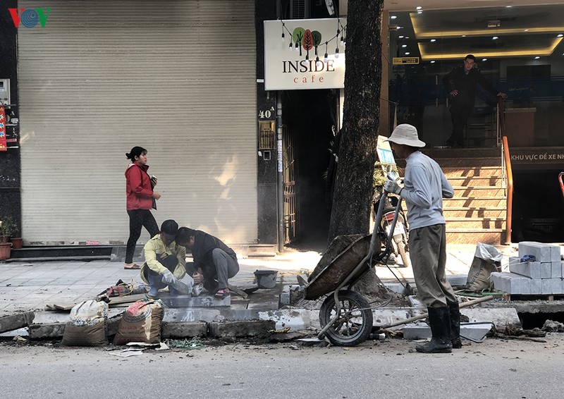 cuoi nam ha noi lai dao duong pho phuong bui mu mit