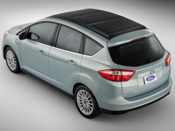 Ford trình làng mẫu hybrid dùng năng lượng mặt trời