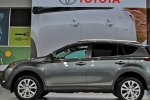 mau rav4 cua toyota co gia ban hon 35000 usd