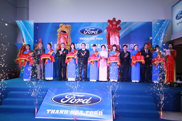 ford viet nam co them 2 dai ly moi