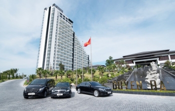 Mercedes-Benz Việt Nam bàn giao16 xe cho khu nghỉ dưỡng Duyên Hà Resort Cam Ranh