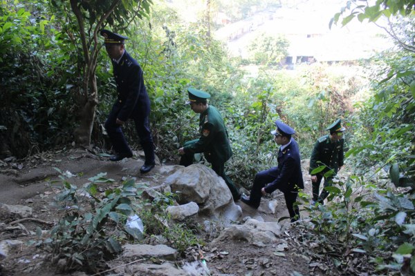 ha nhiet dong chay hang lau qua bien gioi lang son