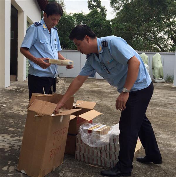 hai quan long an phoi hop bat giu 1800 goi thuoc la lau