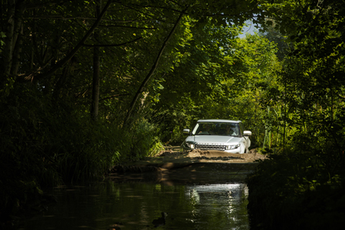 range rover evoque giam gia 200 trieu dong