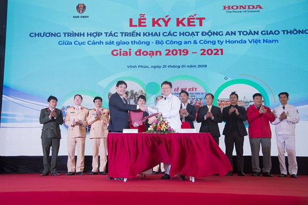 hvn ky ket chuong trinh phoi hop trien khai cac hoat dong atgt giai doan 2019 2021