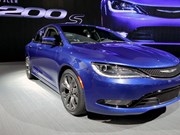 Mẫu Chrysler 200 đời 2015 không có phiên bản mui trần