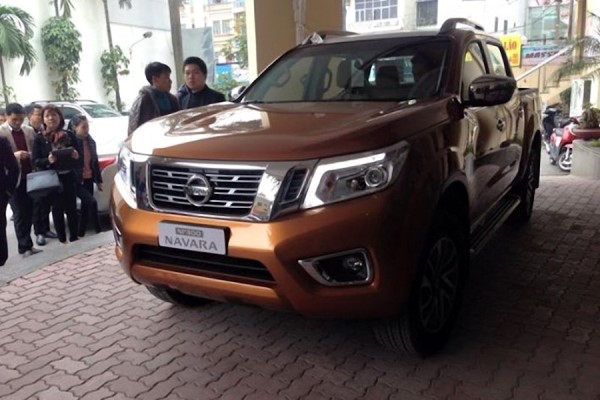 nissan navara 2015 lo dien tai viet nam