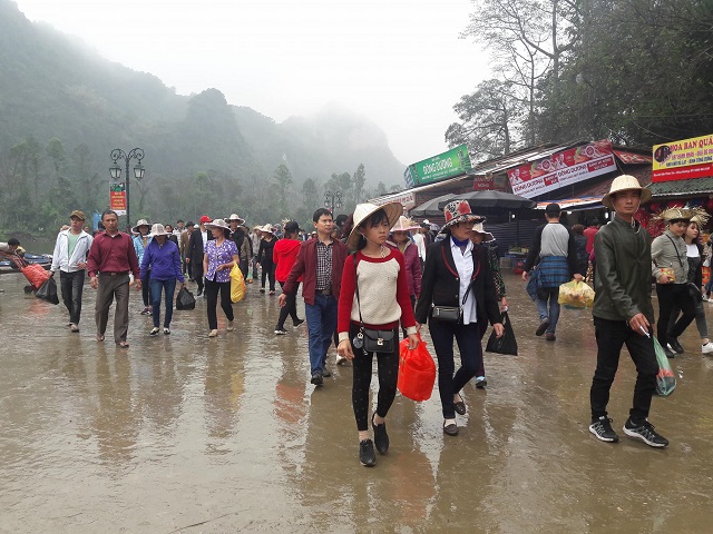 chua huong chat cung khach ngay khai hoi