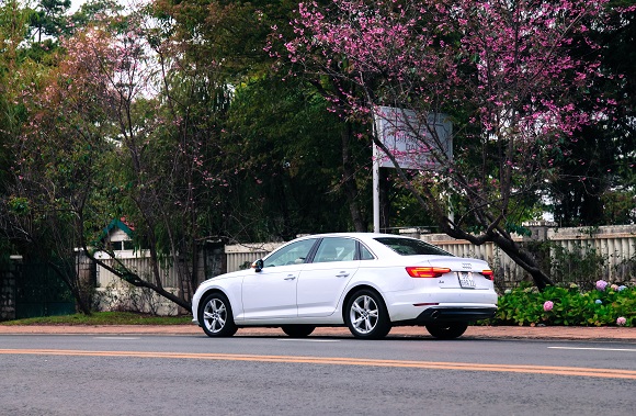 audi a4 tu tin tren moi cung duong