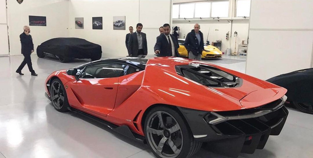 sieu xe trieu usd lamborghini centenario mau den nham dau tien tren the gioi