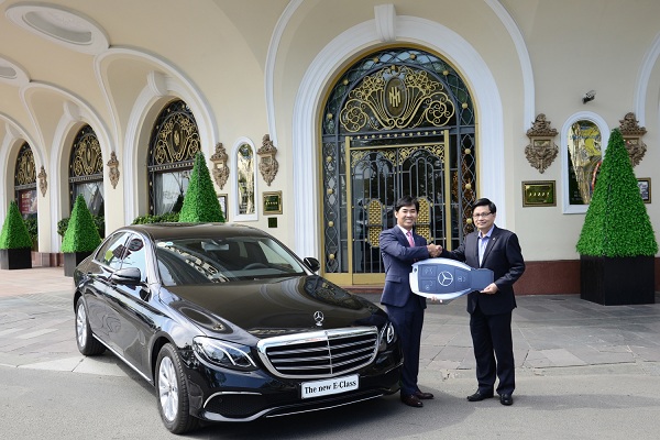 mercedes benz viet nam ban giao xe e 200 cho khach san majestic sai gon