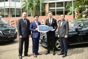 Mercedes-Benz Việt Nam bàn giao đội xe sang cho khách sạn MeliáHanoi