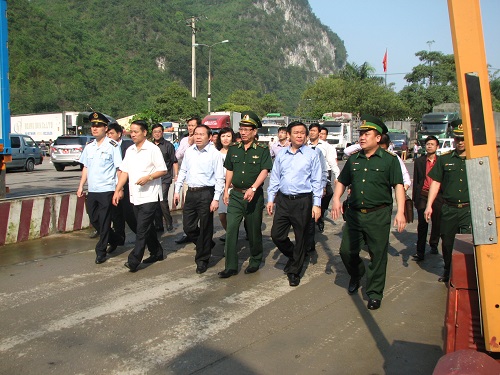 truong ban kinh te trung uong khao sat tai cua khau tan thanh