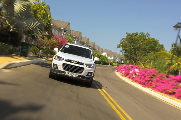 chevrolet captiva revv luot cung anh mat troi