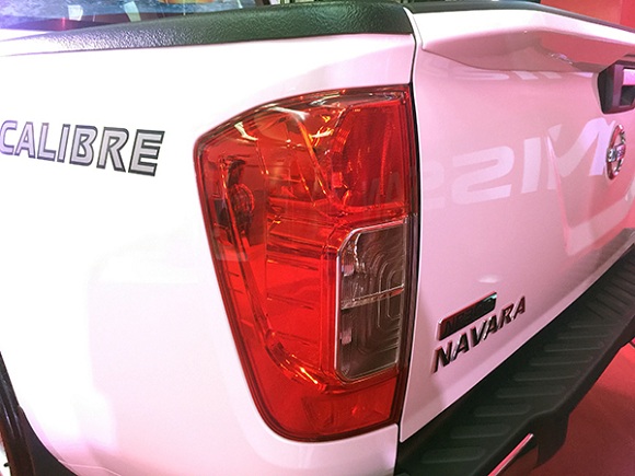 nissan np300 navara so tu dong co gia 649 trieu dong