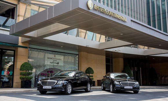 mercedes benz ban giao 5 xe e class cho intercontinental saigon