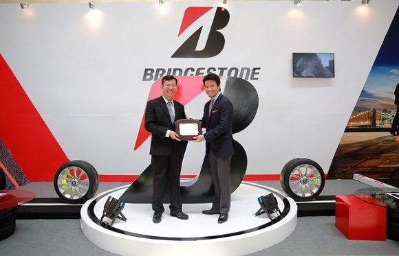 bridgestone bmw su dong hanh cua hai thuong hieu dang cap