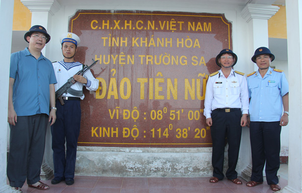 nhin lai hanh trinh den voi bien dao thieng lieng cua to quoc