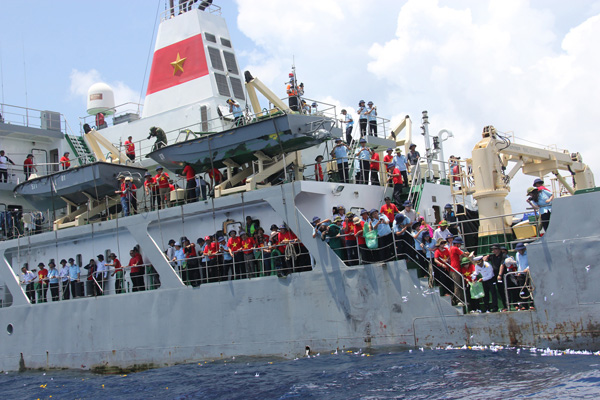 nhin lai hanh trinh den voi bien dao thieng lieng cua to quoc