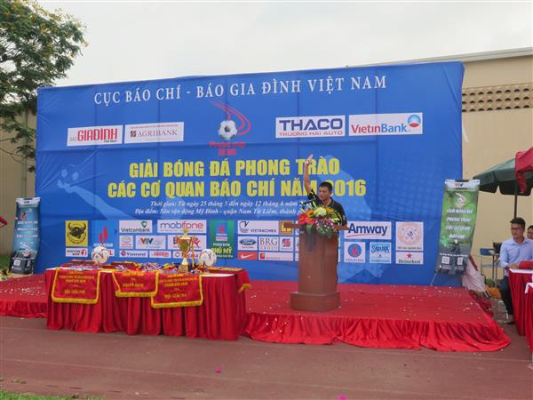 chinh thuc khai mac giai bong da phong trao cac co quan bao chi press cup 2016