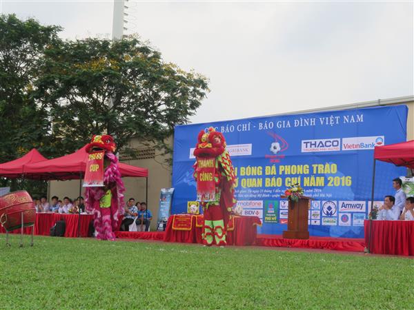 chinh thuc khai mac giai bong da phong trao cac co quan bao chi press cup 2016