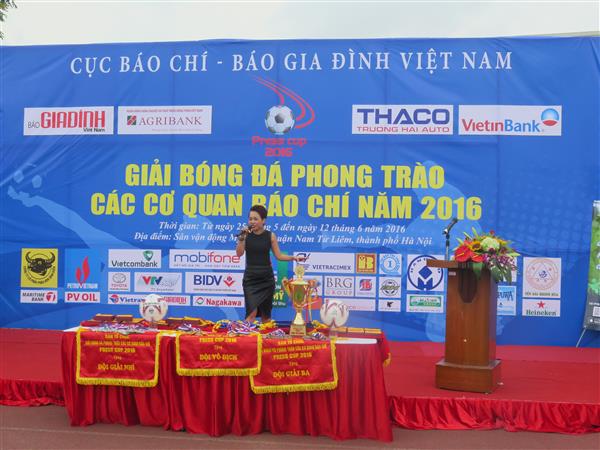 chinh thuc khai mac giai bong da phong trao cac co quan bao chi press cup 2016