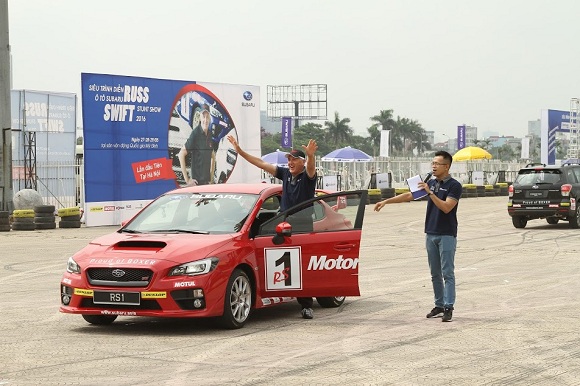 man trinh dien o to mao hiem subaru russ swift lan dau tien den ha noi