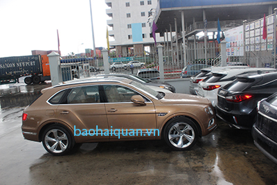 bat gap sieu xe bentley bentayga o cang hai phong