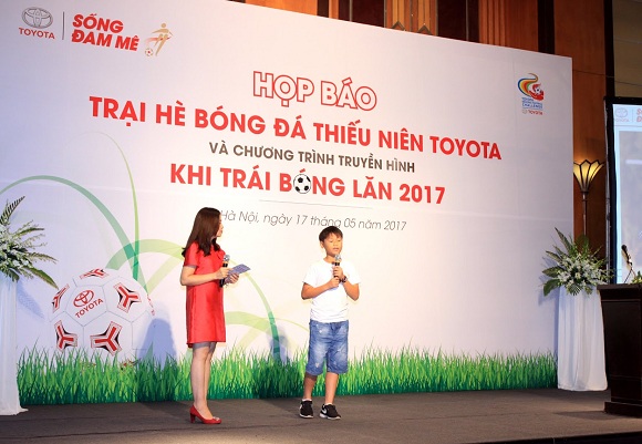 khoi dong trai he bong da thieu nien toyota 2017