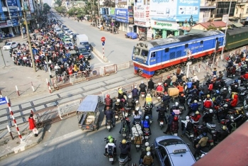 Các kỹ năng xử lý tình huống khi lái xe băng qua đường sắt