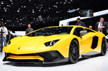 Lamborghini Aventador SV “cháy hàng”