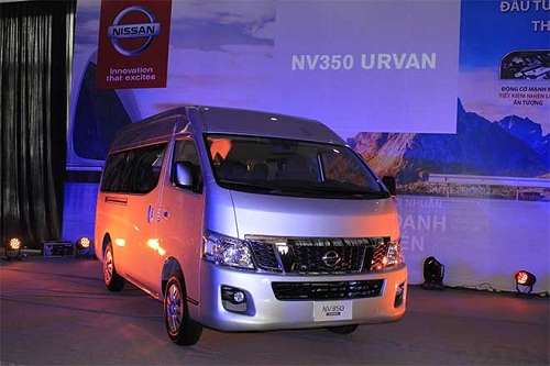 nissan nv350 urvan nhan to moi trong phan khuc minibus