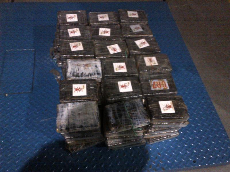 197 kg cocaine trong 2 container duong bien