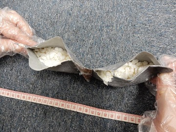 thu giu 11 kg nghi la cocaine