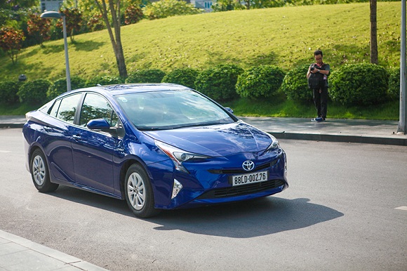 cung kham pha xe cong nghe xanh hybrid cua toyota