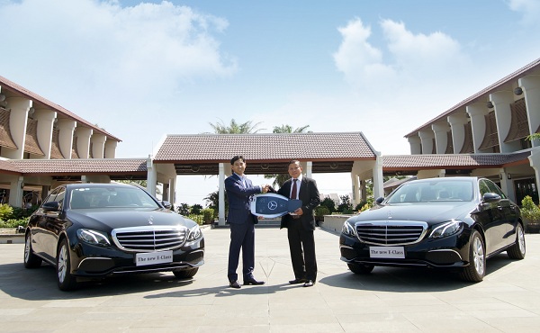 mercedes benz ban giao xe e class cho khu nghi duong palm garden