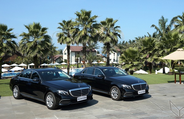 mercedes benz ban giao xe e class cho khu nghi duong palm garden